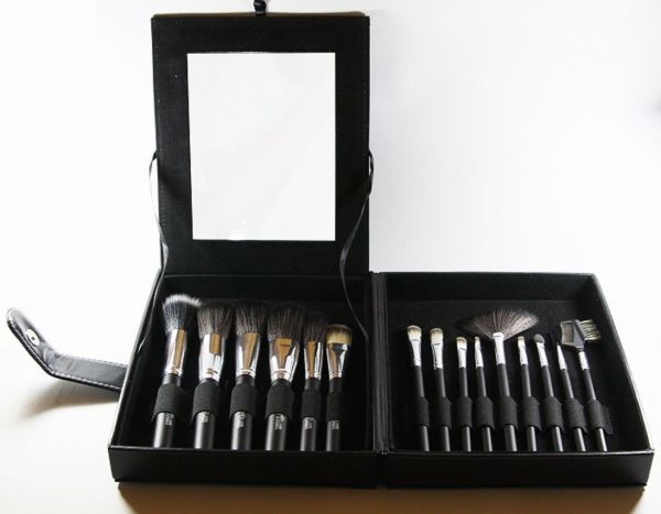 Kit com 15 Pincéis no Estojo Macrilan KP5-13